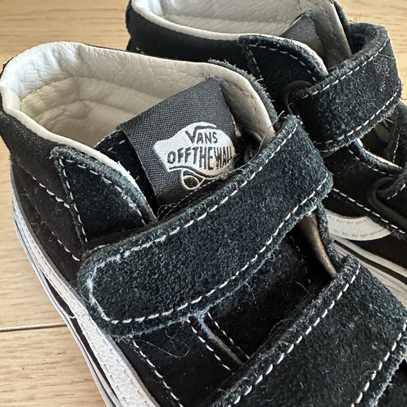 Vans Kids Sk8-Mid Reissue V Shoe in Black Suede Leather - Picture 10 of 10